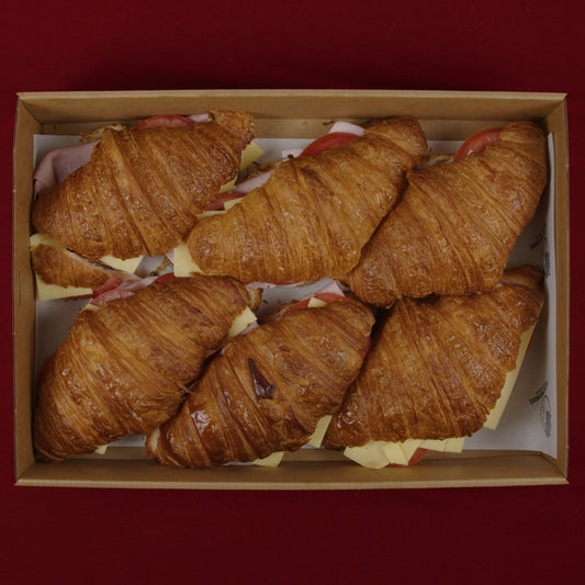 Mini croissant: ham, cheese, tomato